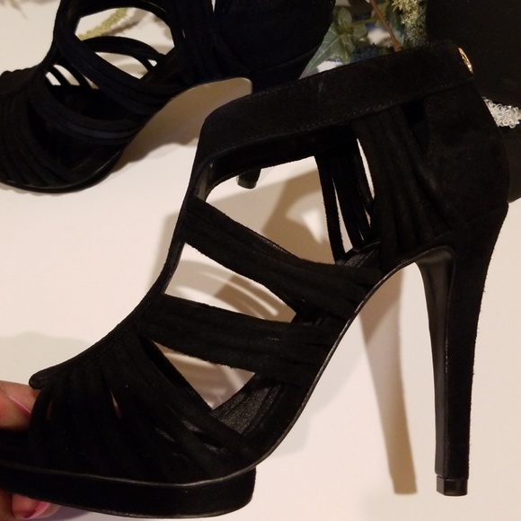 💖Host Pick💖 Tory Burch Black Suede Heels - Picture 8 of 8